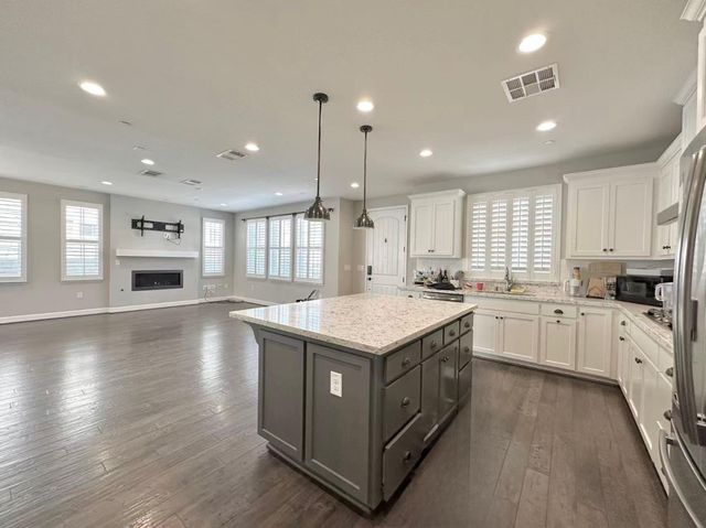 1952 Cannery Loop, Davis, CA 95616