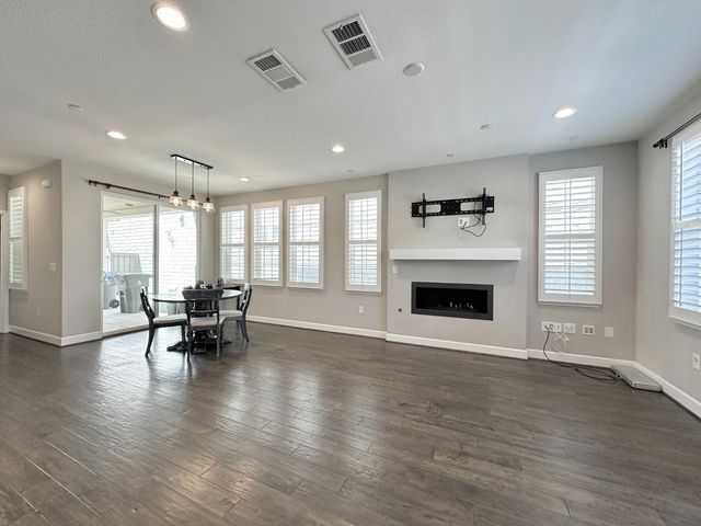 1952 Cannery Loop, Davis, CA 95616