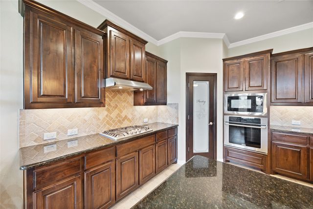 216 Equestrian Road, Hickory Creek, TX 75065