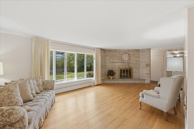 520 W Merri Oaks Road, Barrington Hills, IL 60010