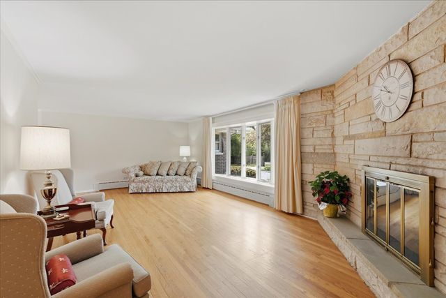 520 W Merri Oaks Road, Barrington Hills, IL 60010