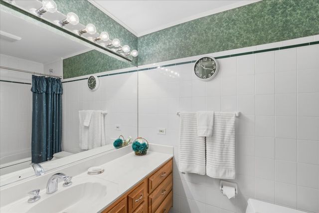 520 W Merri Oaks Road, Barrington Hills, IL 60010