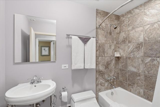 520 W Merri Oaks Road, Barrington Hills, IL 60010