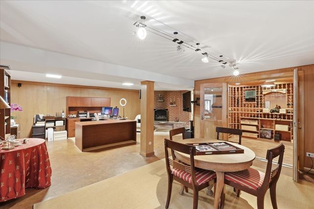 520 W Merri Oaks Road, Barrington Hills, IL 60010