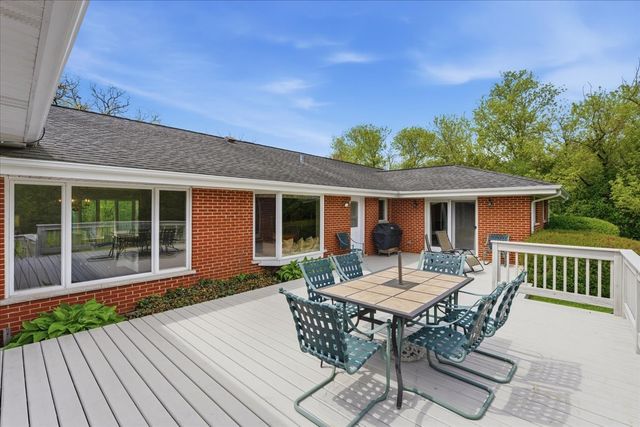 520 W Merri Oaks Road, Barrington Hills, IL 60010