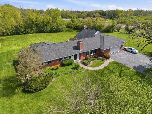 520 W Merri Oaks Road, Barrington Hills, IL 60010