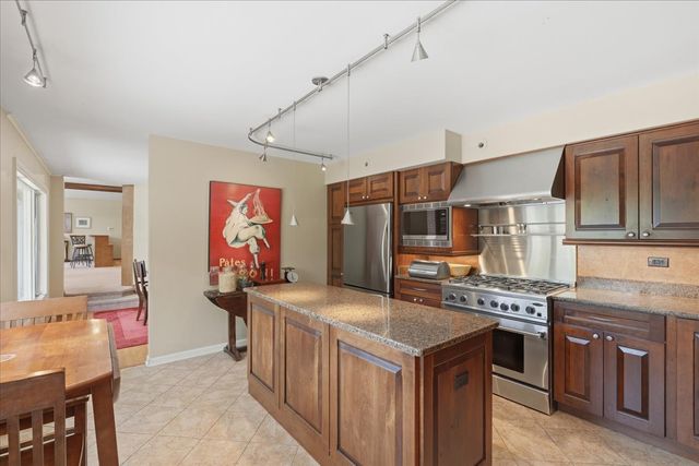 520 W Merri Oaks Road, Barrington Hills, IL 60010