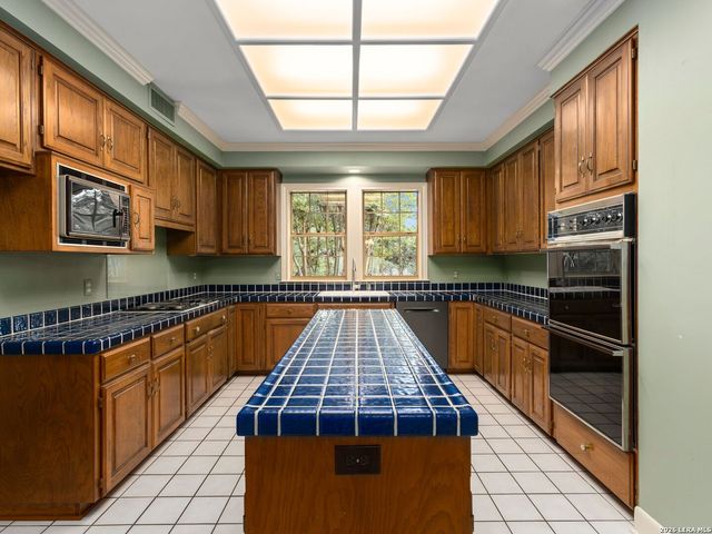 6 Inwood Manor, San Antonio, TX 78248