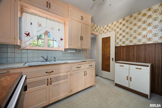 710 W GIFT Avenue, Peoria, IL 61604