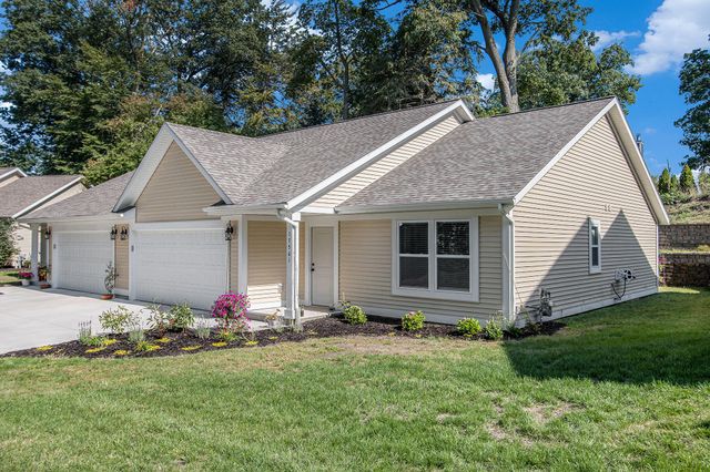 17561 Beechwood Lane Lane 6, Spring Lake, MI 49456