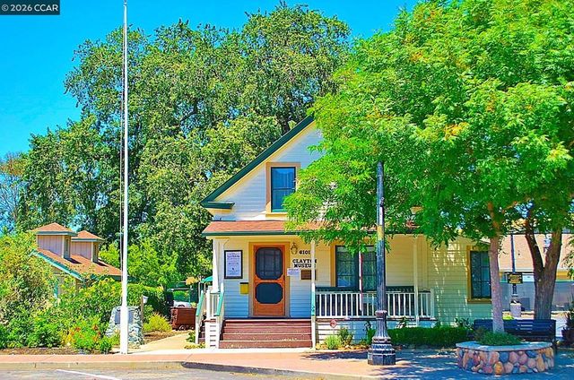 1295 Shell Cir, Clayton, CA 94517