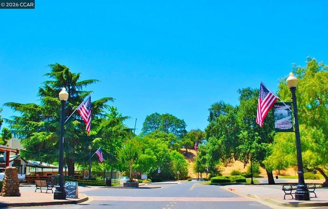 1295 Shell Cir, Clayton, CA 94517