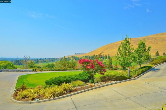 1295 Shell Cir, Clayton, CA 94517