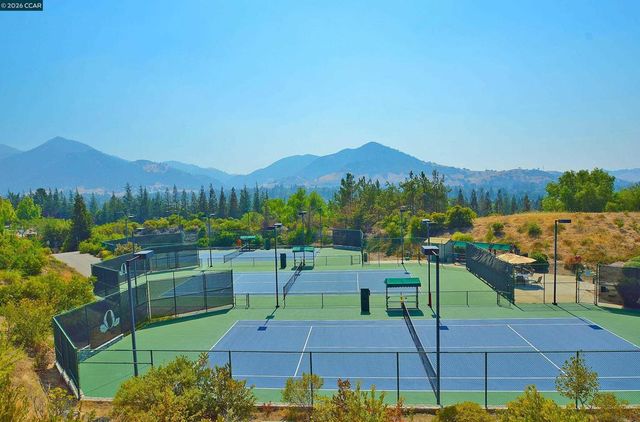 1295 Shell Cir, Clayton, CA 94517