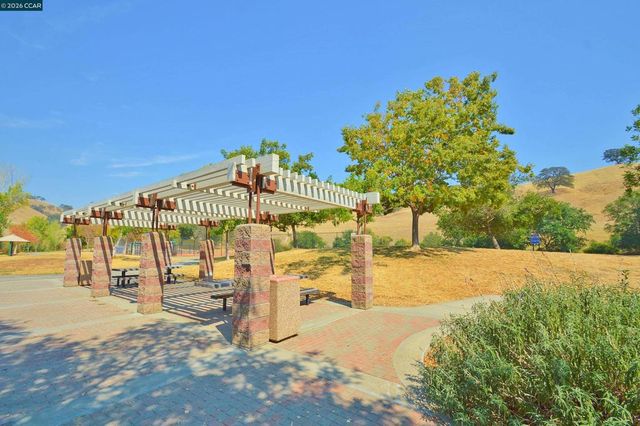 1295 Shell Cir, Clayton, CA 94517