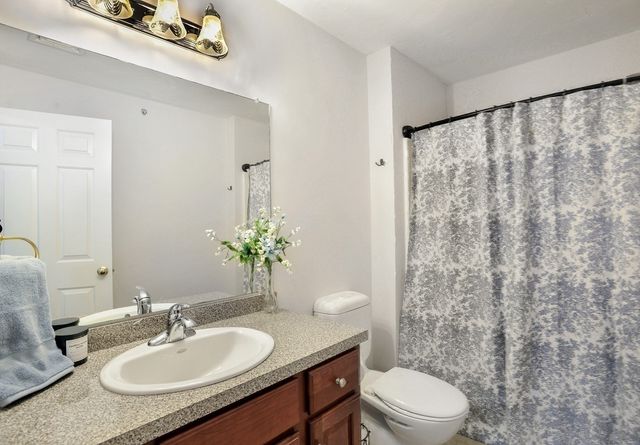 309 Hampton Way 309, Abington, MA 02351