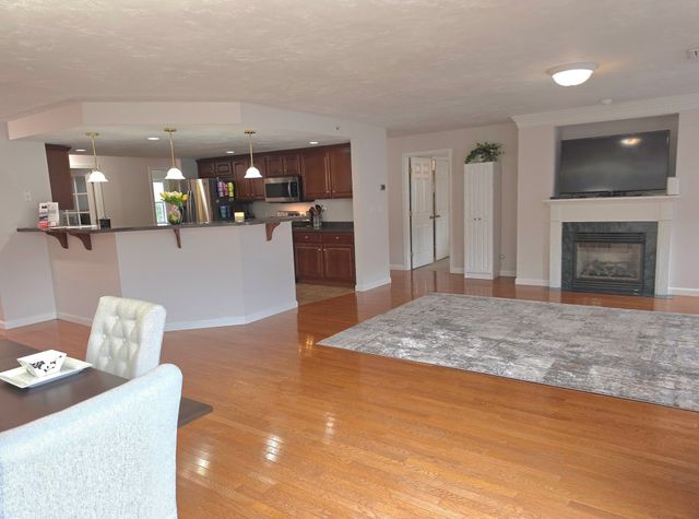 309 Hampton Way 309, Abington, MA 02351