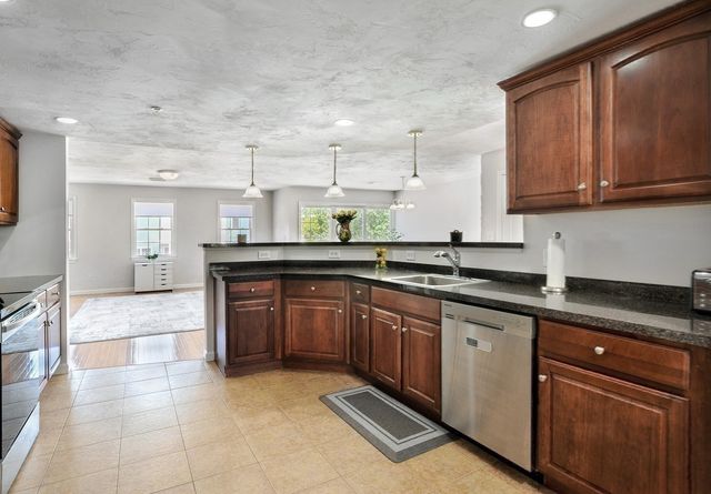 309 Hampton Way 309, Abington, MA 02351