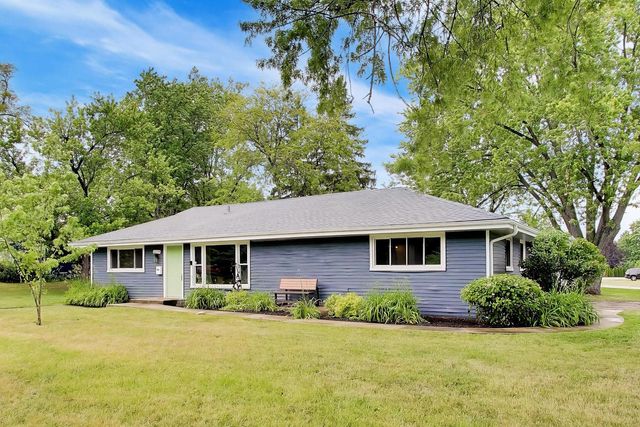 10 Rugby Road, Lake Zurich, IL 60047