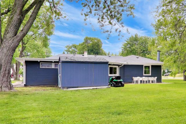 10 Rugby Road, Lake Zurich, IL 60047