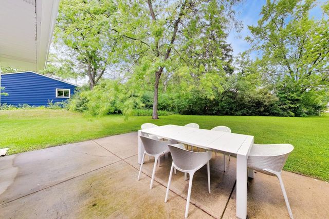 10 Rugby Road, Lake Zurich, IL 60047