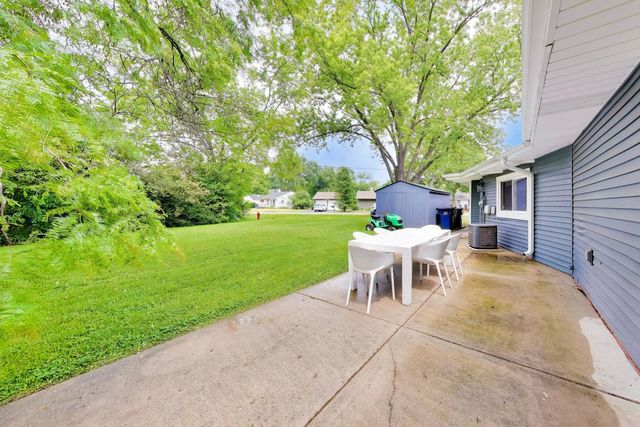 10 Rugby Road, Lake Zurich, IL 60047