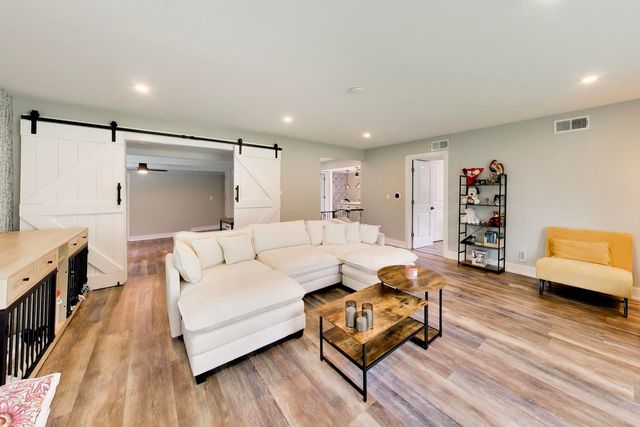 10 Rugby Road, Lake Zurich, IL 60047