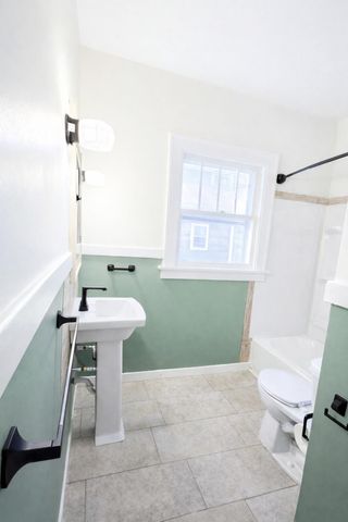 800 W South St, Salina, KS 67401