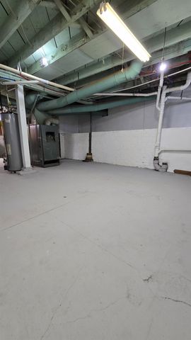 800 W South St, Salina, KS 67401