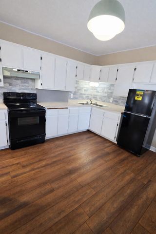 800 W South St, Salina, KS 67401