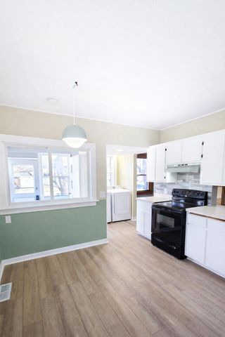 800 W South St, Salina, KS 67401