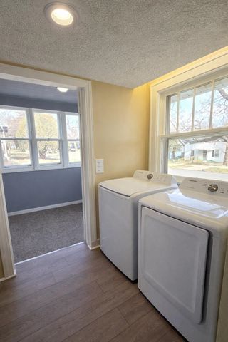 800 W South St, Salina, KS 67401