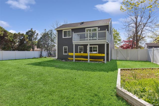 33 Nantucket Drive, Medford, NY 11763