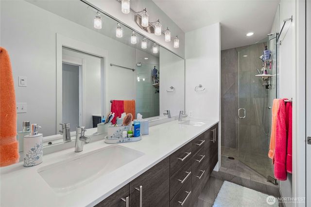 2833 3rd Avenue W, Seattle, WA 98119