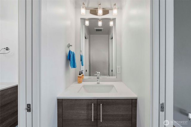 2833 3rd Avenue W, Seattle, WA 98119