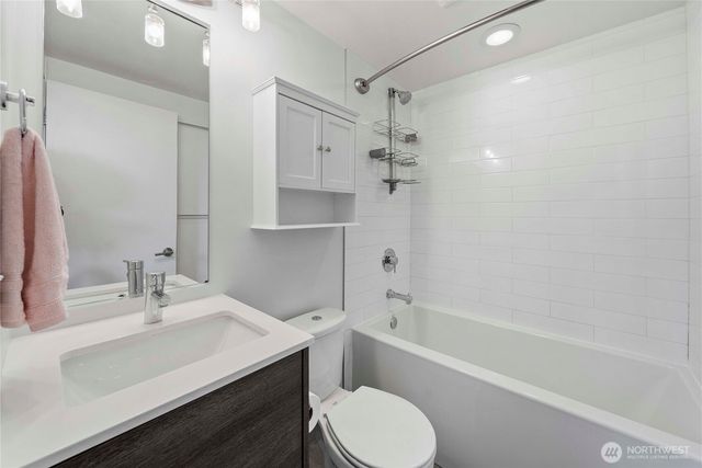 2833 3rd Avenue W, Seattle, WA 98119