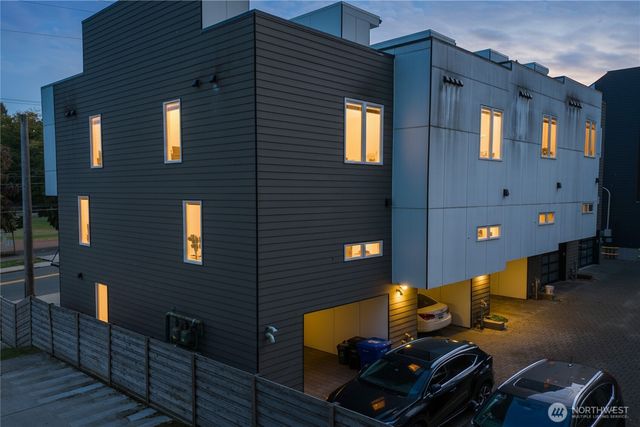 2833 3rd Avenue W, Seattle, WA 98119