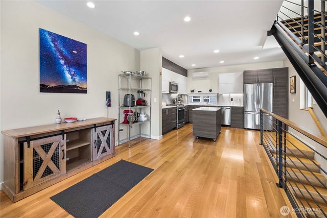 2833 3rd Avenue W, Seattle, WA 98119