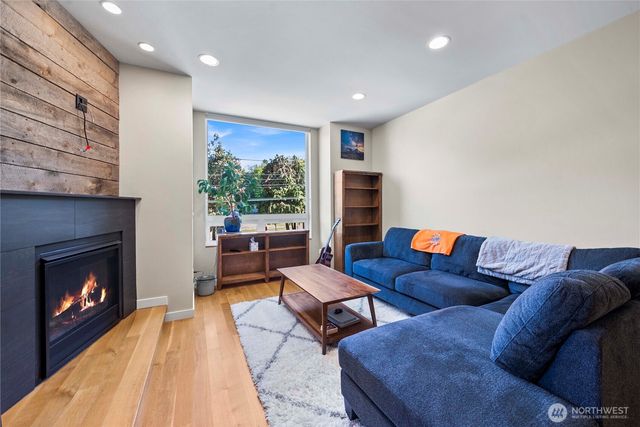 2833 3rd Avenue W, Seattle, WA 98119