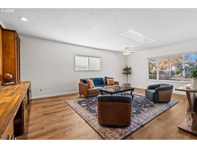 2813 MAYWOOD Dr, Forest Grove, OR 97116