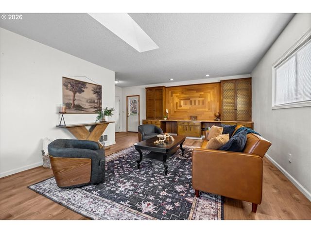 2813 MAYWOOD Dr, Forest Grove, OR 97116