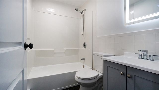 115 W Squantum St 203, Quincy, MA 02171