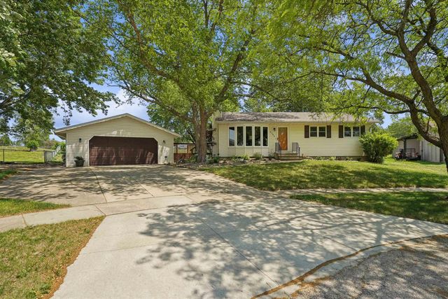 5703 Aster Lane, Waterloo, IA 50701