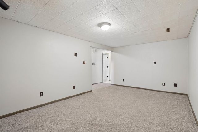 5703 Aster Lane, Waterloo, IA 50701