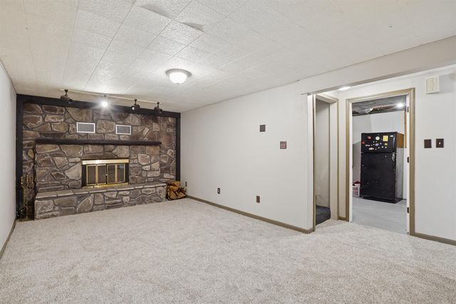 5703 Aster Lane, Waterloo, IA 50701