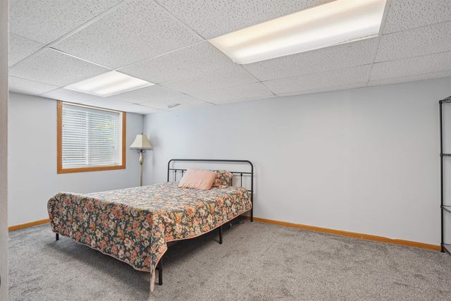 5703 Aster Lane, Waterloo, IA 50701