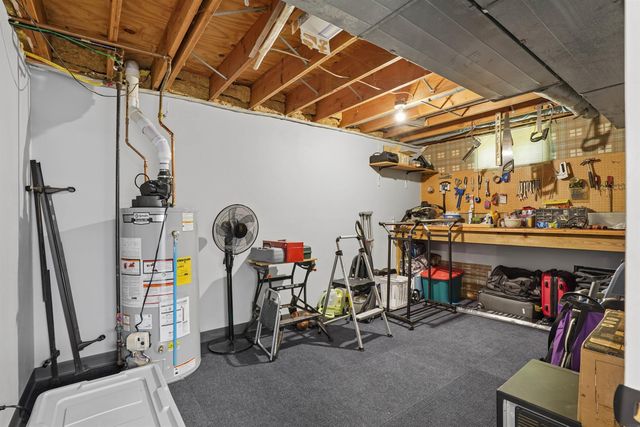 5703 Aster Lane, Waterloo, IA 50701