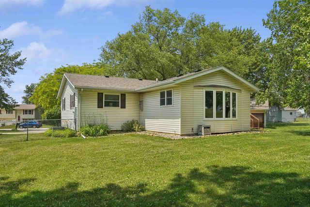 5703 Aster Lane, Waterloo, IA 50701