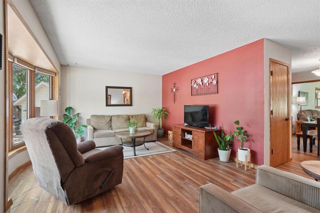 5703 Aster Lane, Waterloo, IA 50701