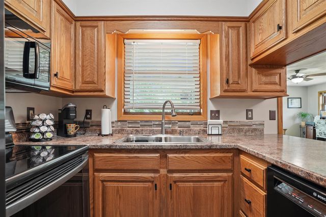 5703 Aster Lane, Waterloo, IA 50701